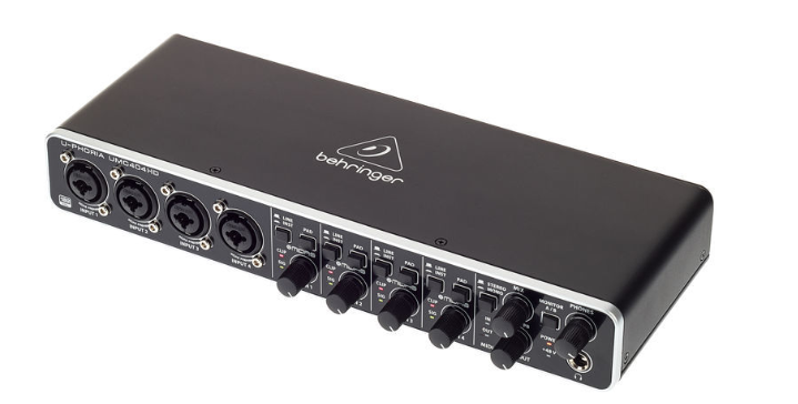 Behringer UMC404HD